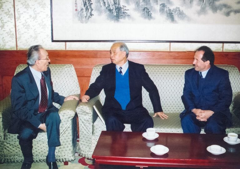 Са предсједником новинара Кине и амбасадором Илијом Ђукићем, Пекинг 2002. године