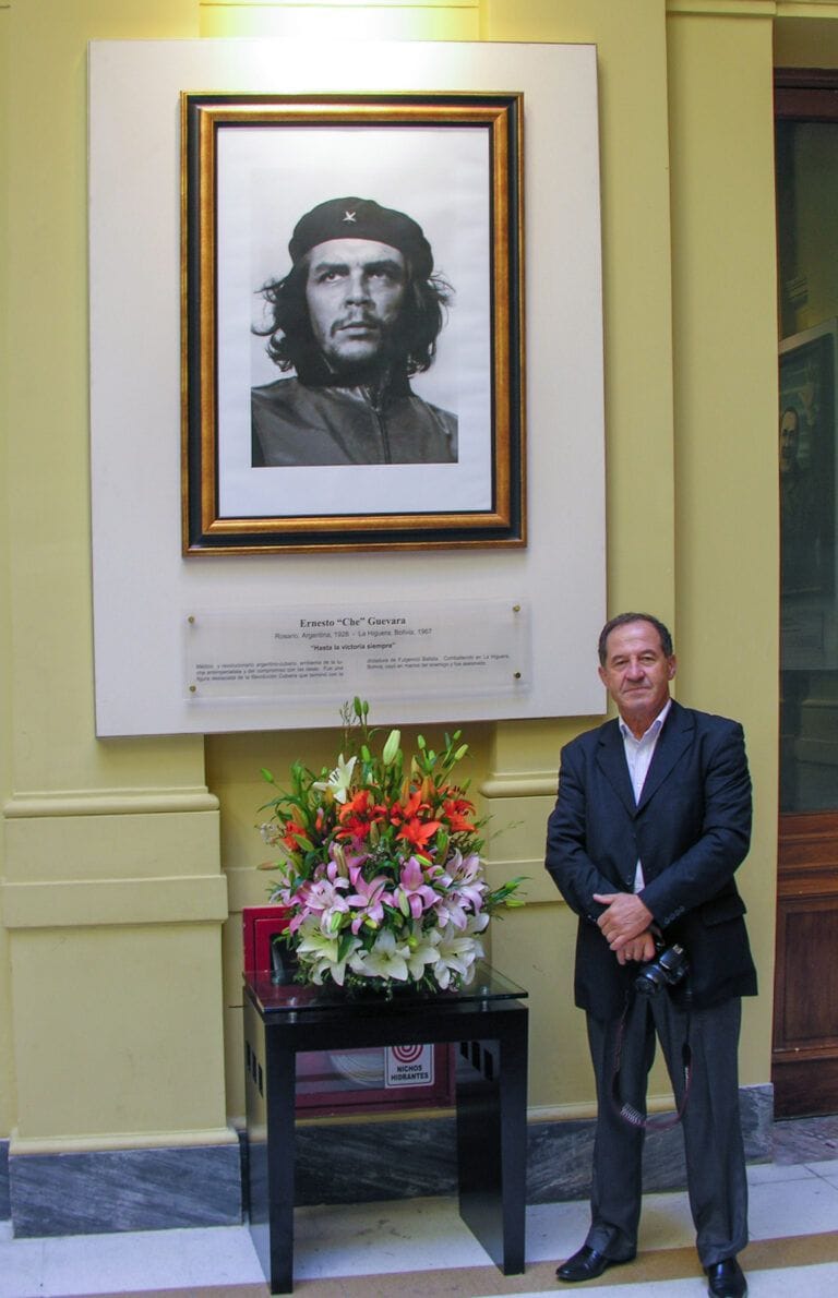 Поред фотографије легендарног Че Геваре, у музеју у Буенос Ајресу, 2010. године
