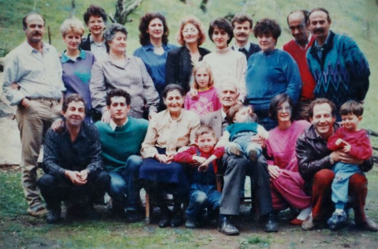 Породица Влајка и Софије Симоновић дан послије вјенчања најмлађег, нажалост сада већ покојног, сина Југослава