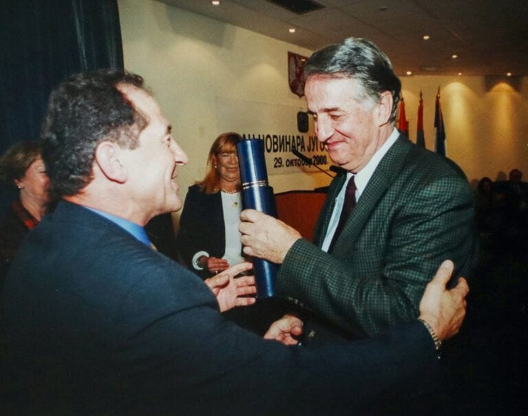 Са уручења награде за животно дјело Савеза новинара Југославије новинару Бориславу-Бору Лалићу, у Београду 29. 10. 2000. године